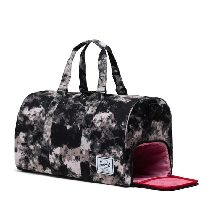 Herschel Novel Nature Camo תיק חדר כושר הרשל הסוואה