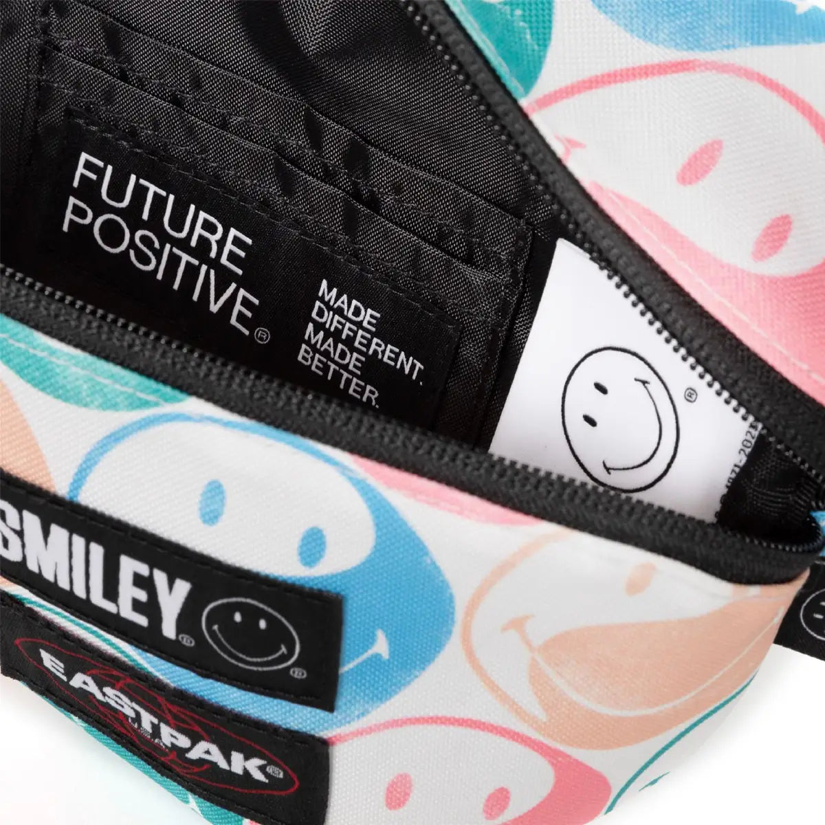 Eastpak Sommar Smiley YY Color פאוץ' איסטפק סמיילי צבעוני